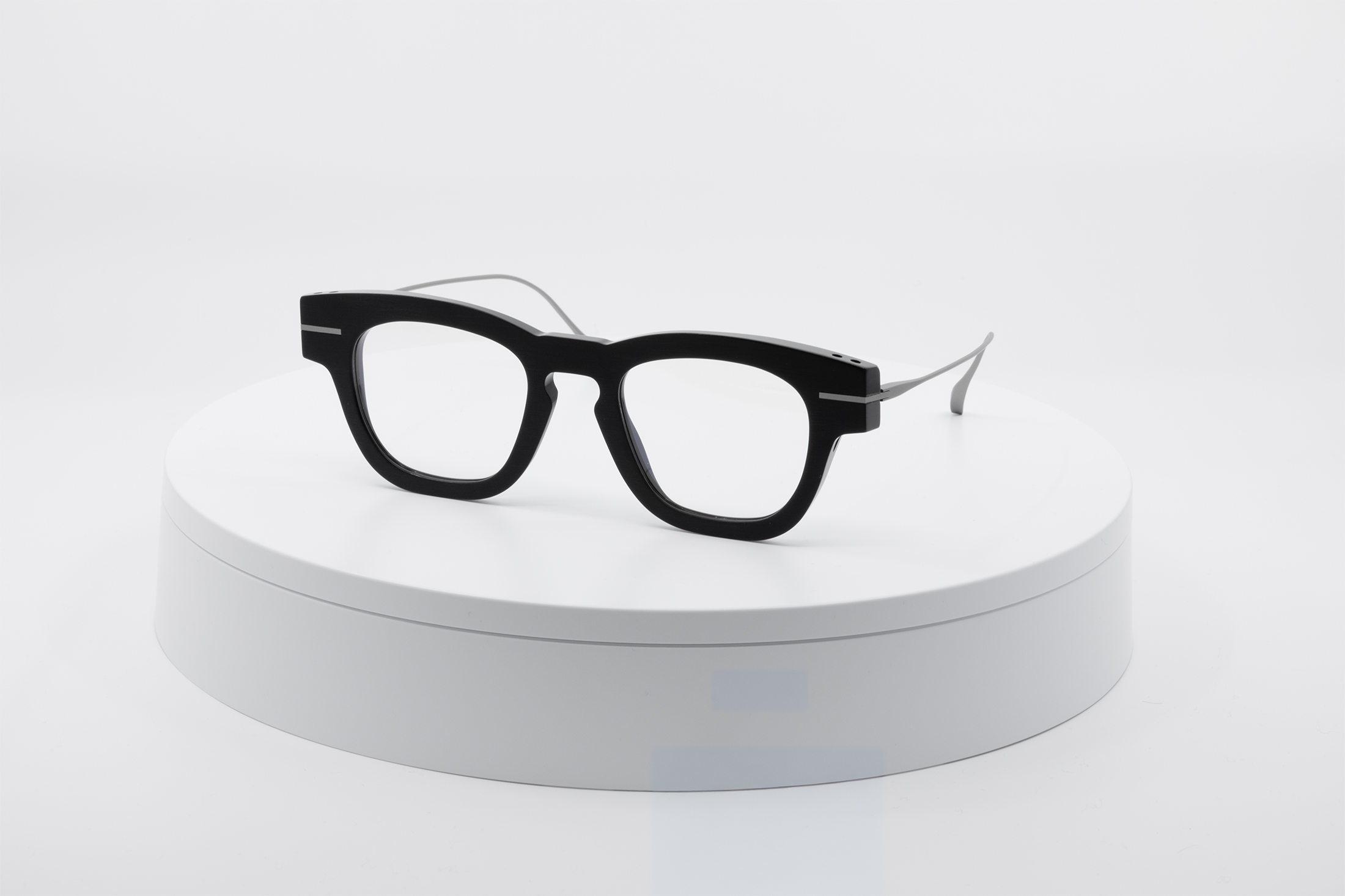 Nov·42 — Black Sand angled